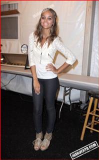 Jasmine Sanders feet photo thumbnail