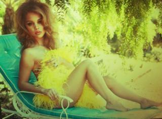 Jasmine Sanders feet photo thumbnail