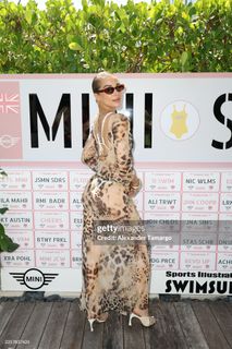 Jasmine Sanders feet photo thumbnail
