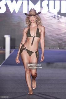 Jasmine Sanders feet photo thumbnail