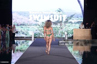Jasmine Sanders feet photo thumbnail