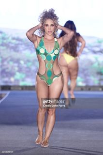 Jasmine Sanders feet photo thumbnail