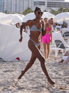 Jasmine Tookes feet photo thumbnail