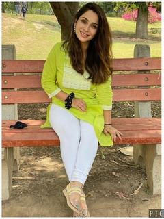 Jassi Kaur feet photo 7