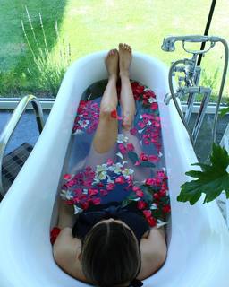 Javiera Díaz de Valdés feet photo 2
