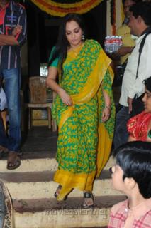 Jayapradha feet photo 15