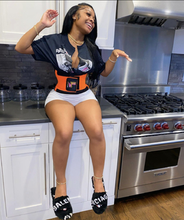 Jayda Cheaves feet photo thumbnail