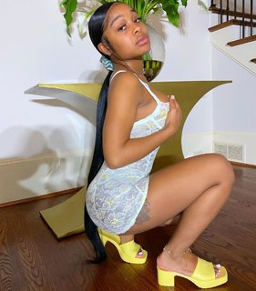 Jayda Cheaves feet photo thumbnail