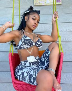 Jayda Cheaves feet photo thumbnail
