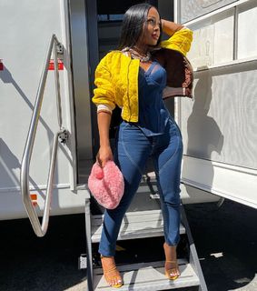 Jayda Cheaves feet photo thumbnail