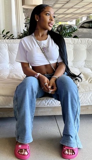 Jayda Cheaves feet photo thumbnail