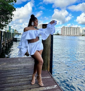 Jayda Cheaves feet photo thumbnail