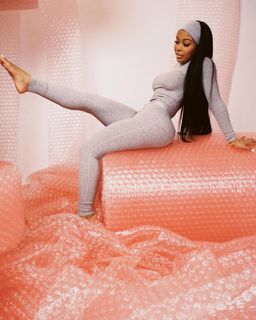 Jayda Cheaves feet photo thumbnail