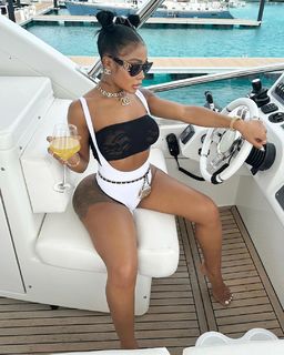 Jayda Cheaves feet photo thumbnail