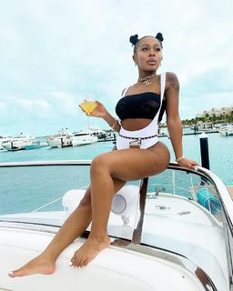 Jayda Cheaves feet photo thumbnail