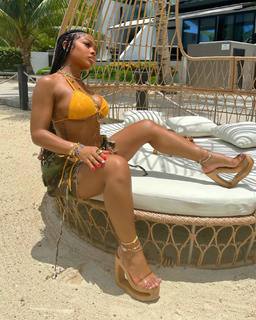 Jayda Cheaves feet photo thumbnail