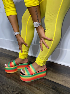 Jayda Cheaves feet photo thumbnail