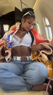 Jayda Cheaves feet photo thumbnail