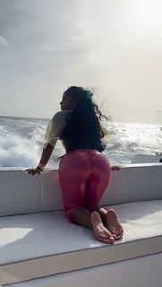 Jayda Cheaves feet photo thumbnail