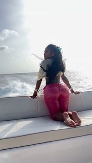 Jayda Cheaves feet photo thumbnail