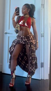 Jayda Cheaves feet photo thumbnail