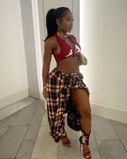 Jayda Cheaves feet photo thumbnail