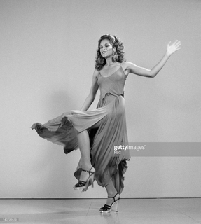Jayne Kennedy feet photo 17