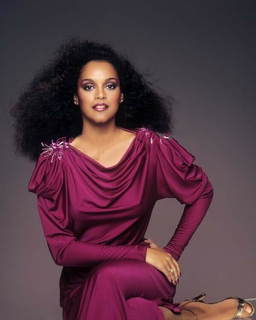 Jayne Kennedy feet photo 13