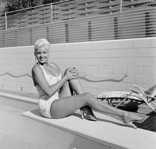 Jayne Mansfield feet photo thumbnail