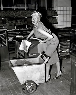 Jayne Mansfield feet photo thumbnail