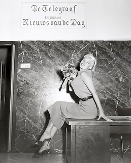 Jayne Mansfield feet photo thumbnail