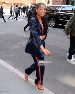 Jaz Sinclair feet photo thumbnail