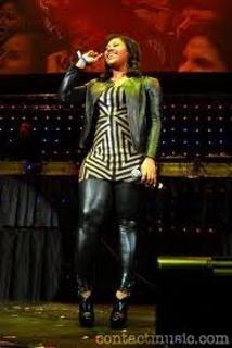 Jazmine Sullivan feet photo 7