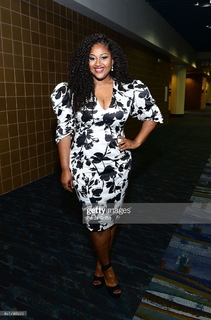Jazmine Sullivan feet photo 10