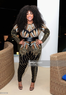 Jazmine Sullivan feet photo 12