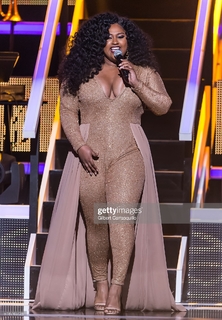 Jazmine Sullivan feet photo 11