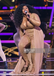 Jazmine Sullivan feet photo 10