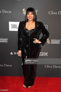 Jazmine Sullivan feet photo 7