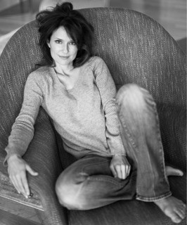 Jean Louisa Kelly feet photo thumbnail