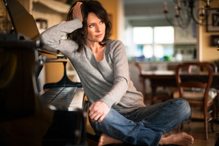 Jean Louisa Kelly feet photo thumbnail