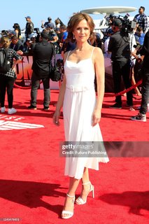 Jean Louisa Kelly feet photo thumbnail