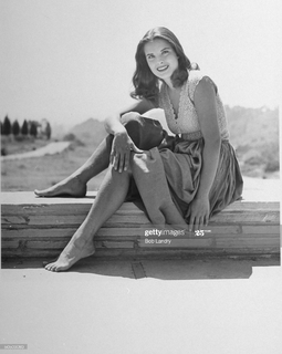 Jean Peters feet photo 11