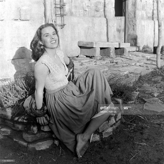 Jean Peters feet photo 8