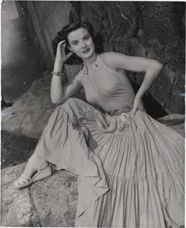 Jean Peters feet photo 15