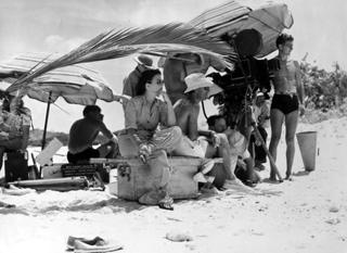 Jean Simmons feet photo 8