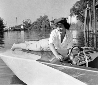 Jean Simmons feet photo 20