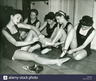 Jean Simmons feet photo 17