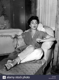 Jean Simmons feet photo 14