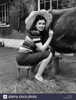 Jean Simmons feet photo 9