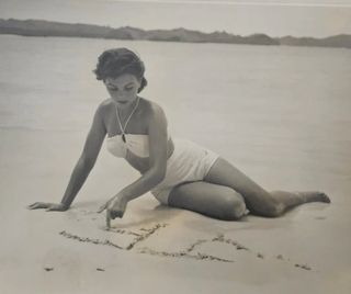 Jean Simmons feet photo 1